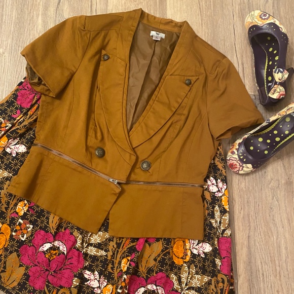 Brown Short Sleeve Women’s Jacket - Size Medium - Picture 2 of 13